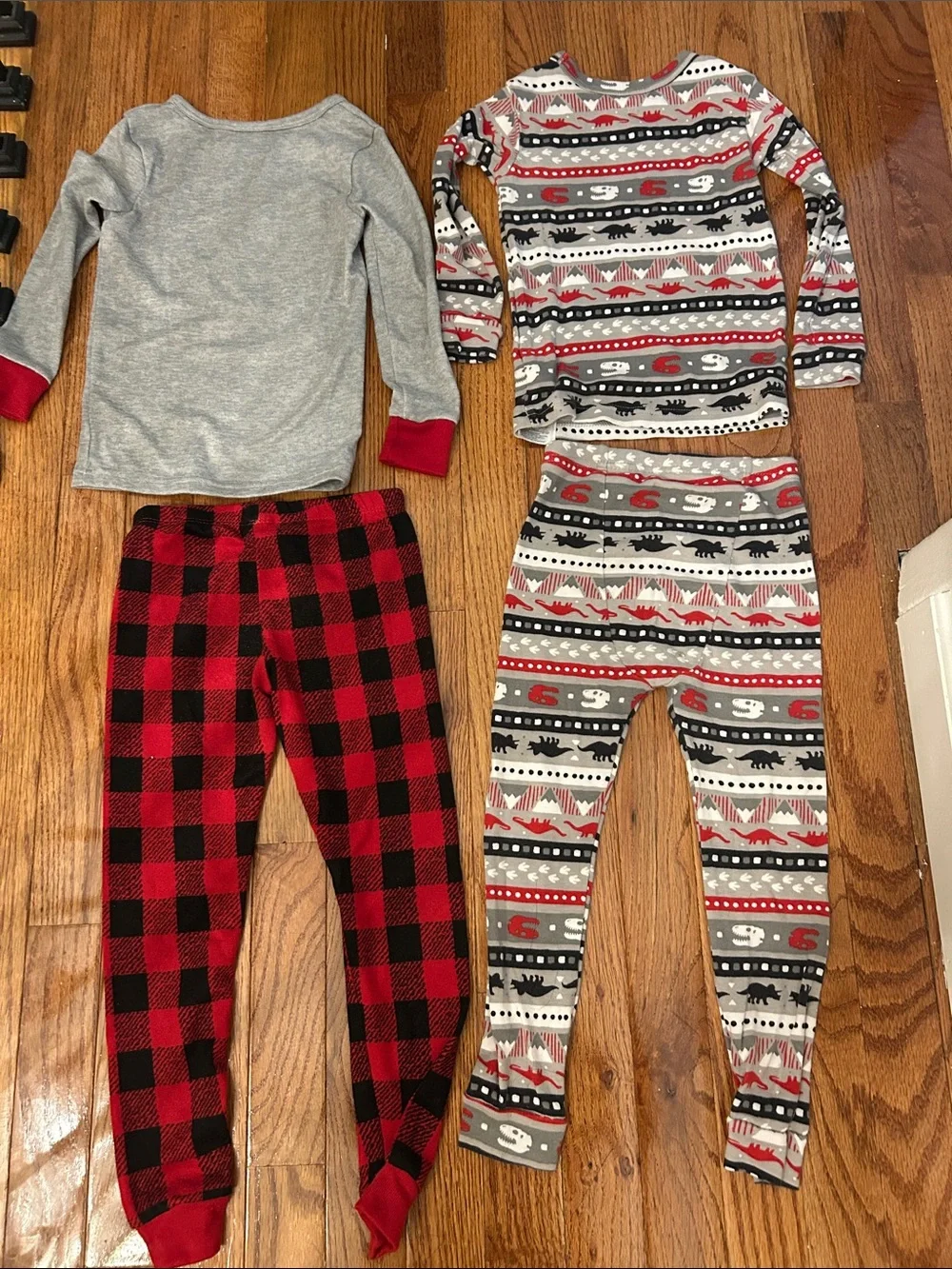 Set of Holiday Pajamas set-4T